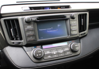 Подержанный автомобиль Toyota RAV4 2014 года (11 фото)
