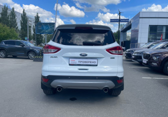 Подержанный автомобиль Ford Kuga 2014 года (6 фото)
