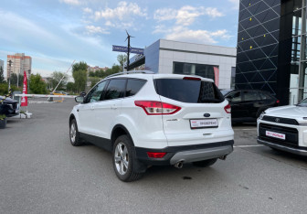 Подержанный автомобиль Ford Kuga 2014 года (7 фото)