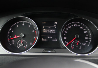 Подержанный автомобиль Volkswagen Golf Hatchback 2013 года (17 фото)