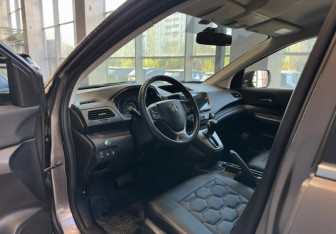 Подержанный автомобиль Honda CR-V 2012 года (9 фото)
