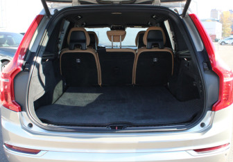 Подержанный автомобиль Volvo XC90 2017 года (21 фото)