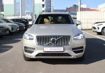 Подержанный автомобиль Volvo XC90 2017 года (2 фото)