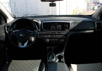 Подержанный автомобиль Kia Sportage 2018 года (9 фото)