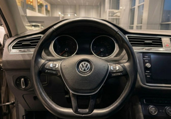 Подержанный автомобиль Volkswagen Tiguan 2019 года (10 фото)