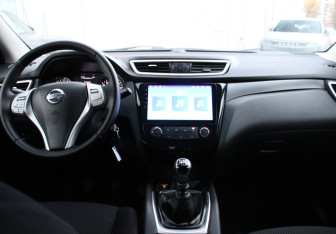 Подержанный автомобиль Nissan Qashqai 2018 года (10 фото)