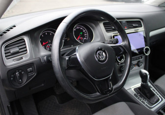 Подержанный автомобиль Volkswagen Golf Hatchback 2013 года (7 фото)