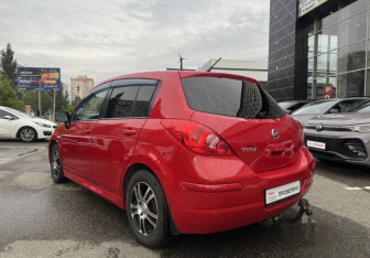 Подержанный автомобиль Nissan Tiida Hatchback 2012 года (7 фото)