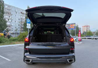 Подержанный автомобиль BMW X7 2021 года (17 фото)