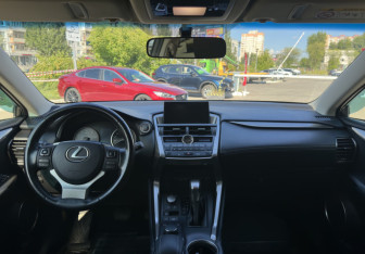 Подержанный автомобиль Lexus NX 2017 года (10 фото)