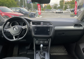 Подержанный автомобиль Volkswagen Tiguan 2018 года (11 фото)