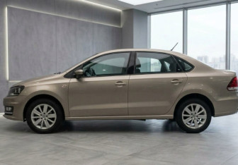 Подержанный автомобиль Volkswagen Polo Sedan 2017 года (3 фото)