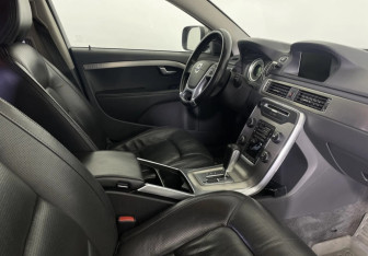 Подержанный автомобиль Volvo XC70 2011 года (9 фото)
