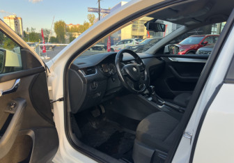 Подержанный автомобиль Skoda Octavia Liftback 2013 года (9 фото)