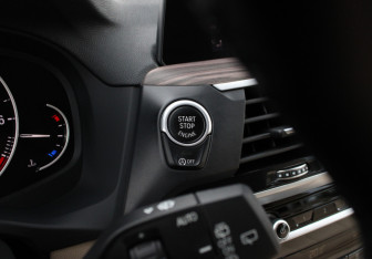 Подержанный автомобиль BMW X3 2020 года (14 фото)