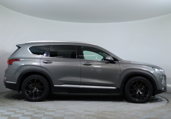 Подержанный автомобиль Hyundai Santa Fe 2019 года (4 фото)