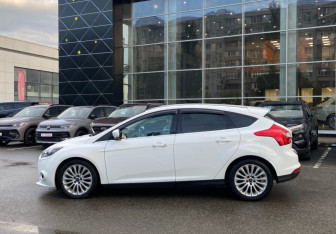 Подержанный автомобиль Ford Focus Hatchback 2012 года (8 фото)
