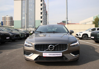 Подержанный автомобиль Volvo S60 2020 года (2 фото)