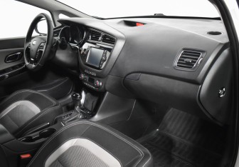 Подержанный автомобиль Kia Ceed Hatchback 2018 года (12 фото)