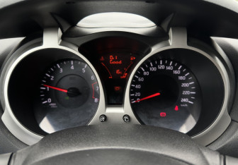 Подержанный автомобиль Nissan Juke 2012 года (16 фото)