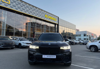 Подержанный автомобиль BMW X7 2021 года (2 фото)