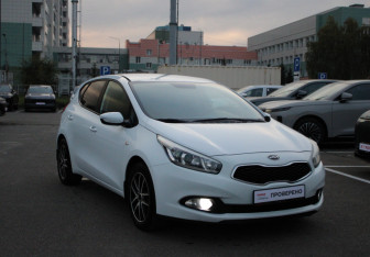 Подержанный автомобиль Kia Ceed Hatchback 2014 года (5 фото)