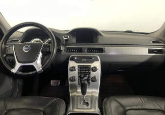 Подержанный автомобиль Volvo XC70 2011 года (12 фото)