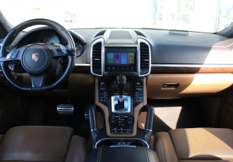 Подержанный автомобиль Porsche Cayenne 2013 года (9 фото)