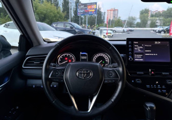 Подержанный автомобиль Toyota Camry Sedan 2021 года (14 фото)