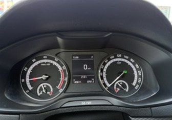 Подержанный автомобиль Skoda Karoq 2021 года (16 фото)