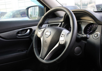 Подержанный автомобиль Nissan X-Trail 2015 года (16 фото)