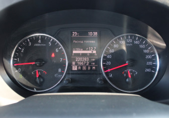 Подержанный автомобиль Nissan X-Trail 2014 года (18 фото)