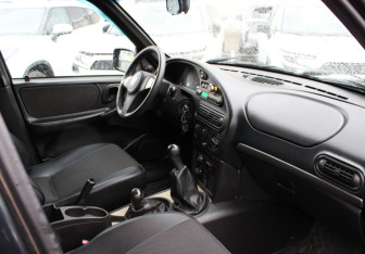 Подержанный автомобиль Chevrolet Niva 2010 года (7 фото)