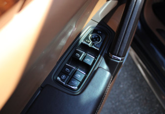 Подержанный автомобиль Porsche Cayenne 2013 года (21 фото)