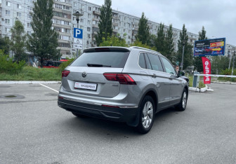 Подержанный автомобиль Volkswagen Tiguan 2021 года (5 фото)