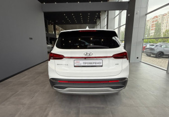 Подержанный автомобиль Hyundai Santa Fe 2021 года (6 фото)