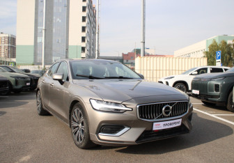 Подержанный автомобиль Volvo S60 2020 года (3 фото)