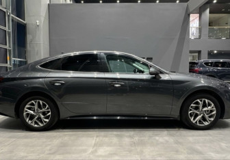 Подержанный автомобиль Hyundai Sonata 2021 года (4 фото)