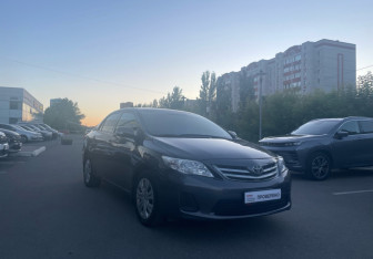 Подержанный автомобиль Toyota Corolla Sedan 2012 года (3 фото)