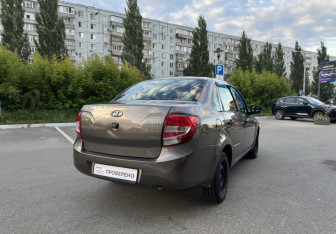 Подержанный автомобиль LADA (ВАЗ) Granta Sedan 2015 года (5 фото)