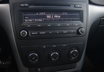 Подержанный автомобиль Skoda Yeti 2014 года (11 фото)