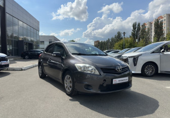 Подержанный автомобиль Toyota Auris Hatchback 2010 года (3 фото)