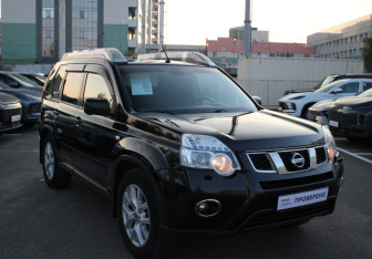 Подержанный автомобиль Nissan X-Trail 2014 года (3 фото)