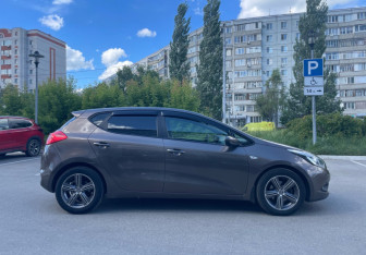Подержанный автомобиль Kia Ceed Hatchback 2013 года (4 фото)