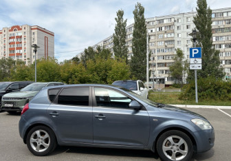 Подержанный автомобиль Kia Ceed Hatchback 2008 года (4 фото)