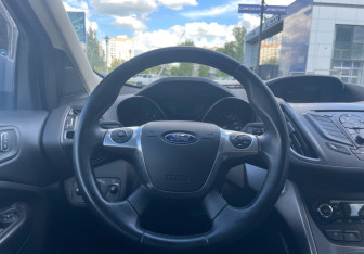 Подержанный автомобиль Ford Kuga 2014 года (11 фото)