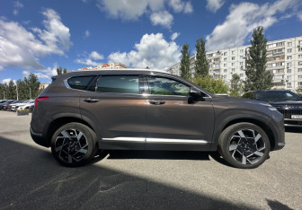 Подержанный автомобиль Hyundai Santa Fe 2020 года (4 фото)