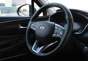 Подержанный автомобиль Hyundai Santa Fe 2019 года (12 фото)