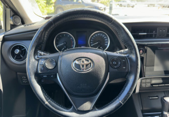Подержанный автомобиль Toyota Corolla Sedan 2018 года (14 фото)