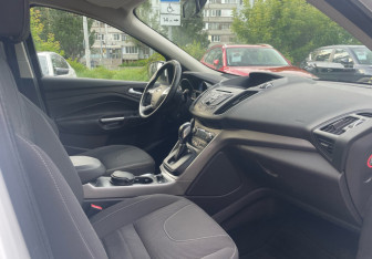 Подержанный автомобиль Ford Kuga 2014 года (10 фото)